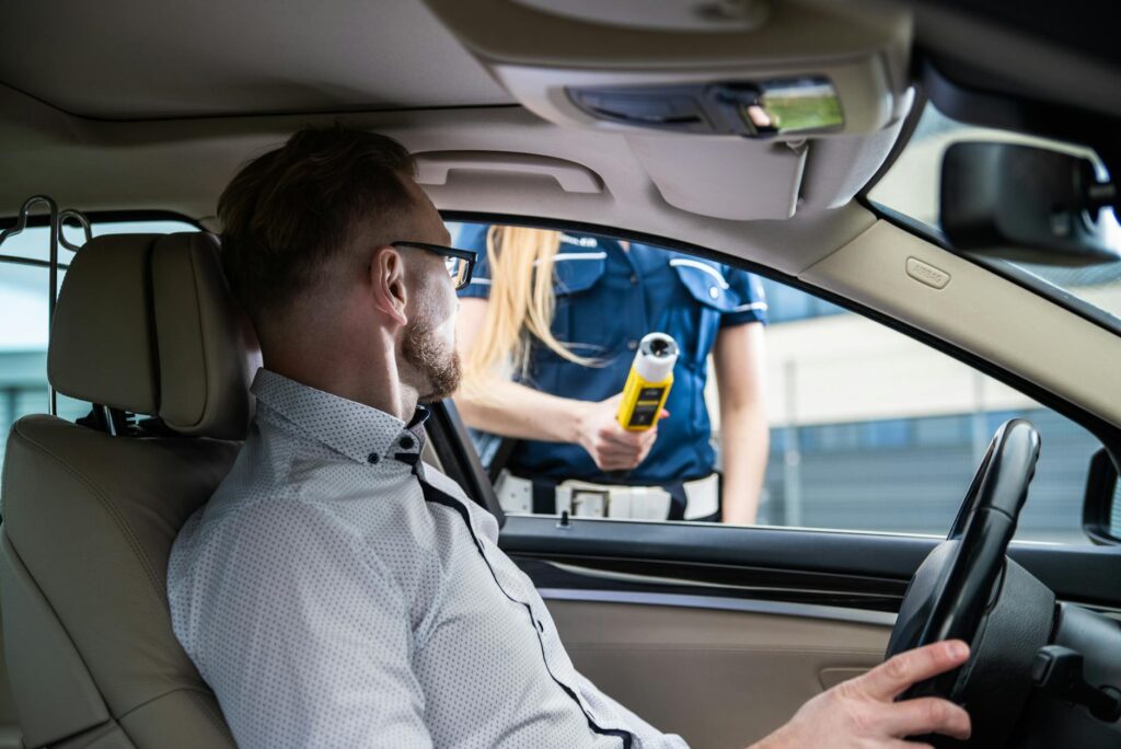 Alcool au volant : taux, sanctions et recours selon le type d&rsquo;infraction